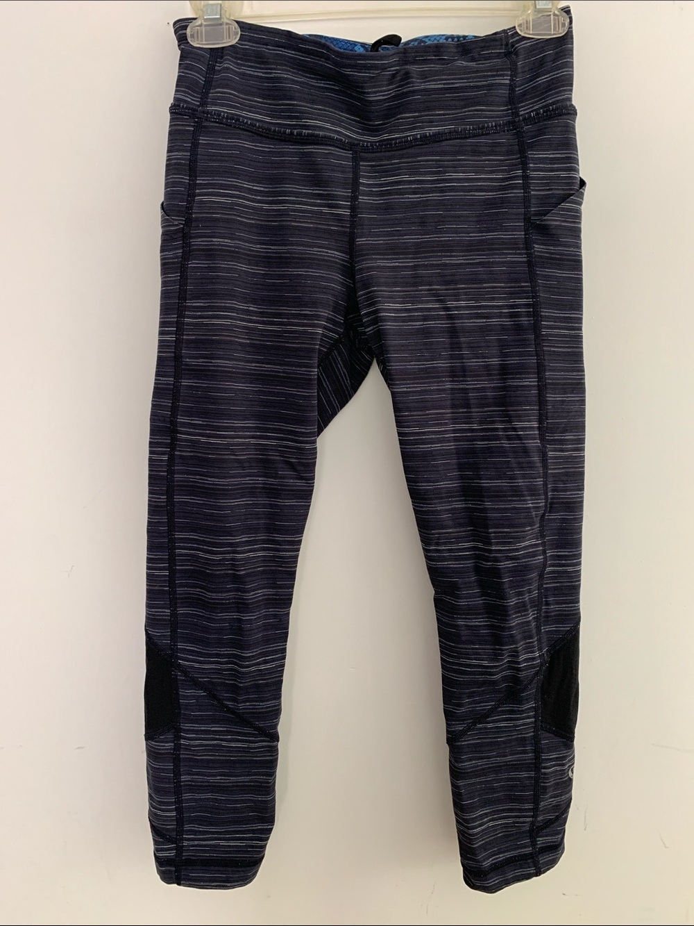 Lululemon Pace Rival Crop 22 Leggings Blue Black Horizontal Striped Size 6 GUC